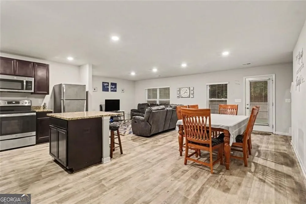 186 Brasch Park DR Grantville, GA 30220