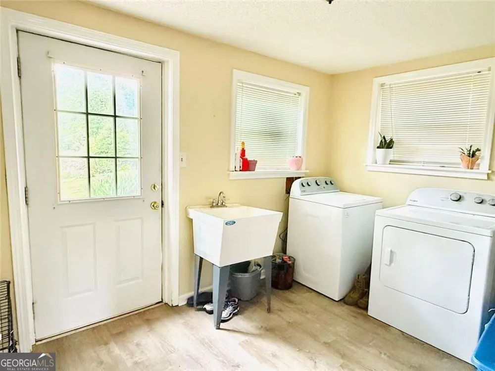 338 Liberty Hill RD Hartwell, GA 30643