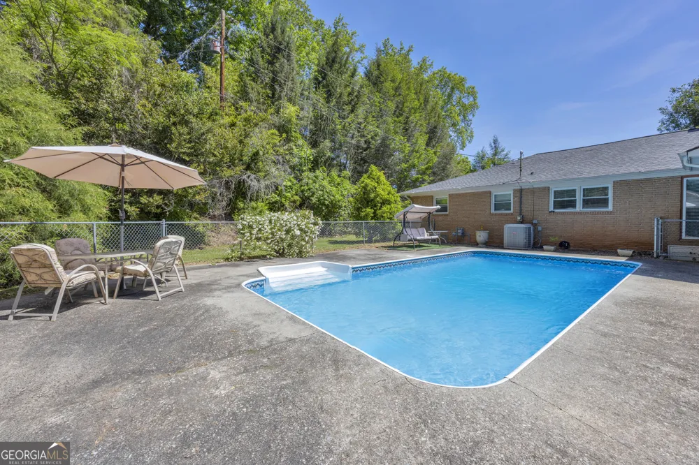 1973 Falls RD Toccoa, GA 30577
