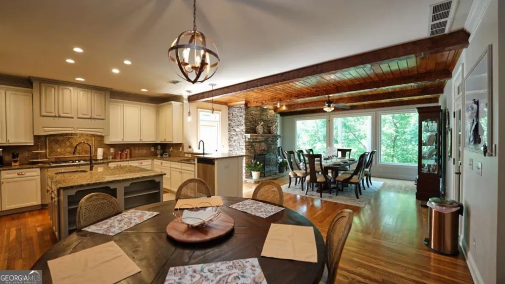 104 Rock Creek LN Canton, GA 30114