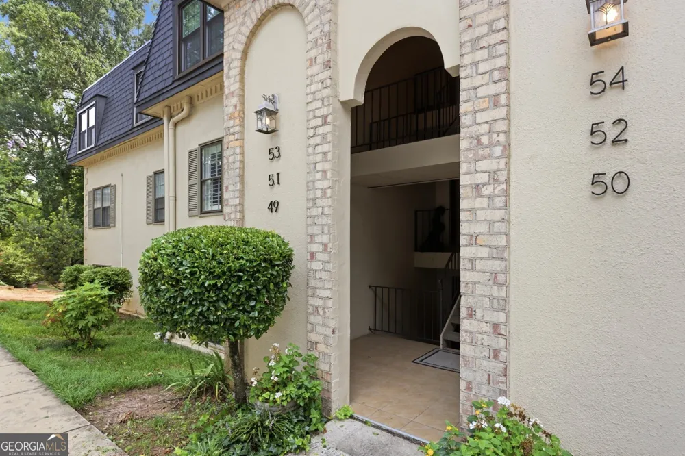 53 Chaumont SQ NW Atlanta, GA 30327