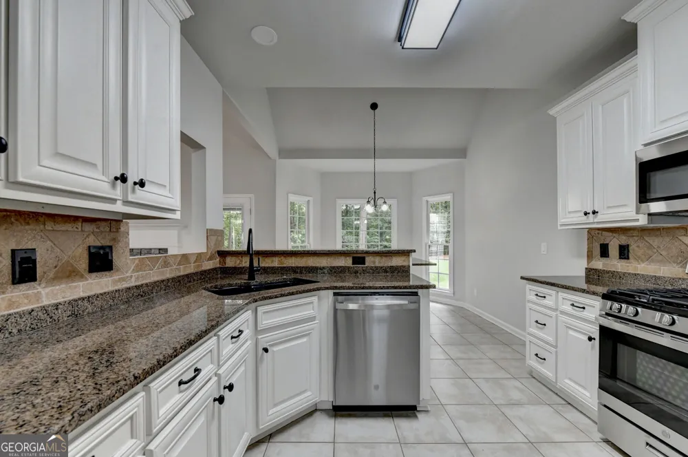 6316 Green Oak RDG Flowery Branch, GA 30542