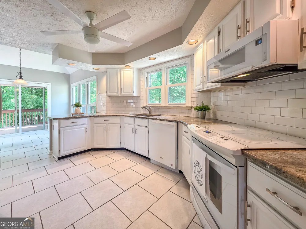 1223 Kaylyn CT Kennesaw, GA 30152