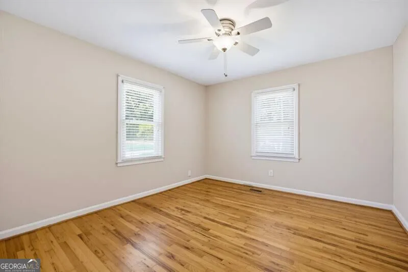 1024 Oakdale DR SE Smyrna, GA 30080
