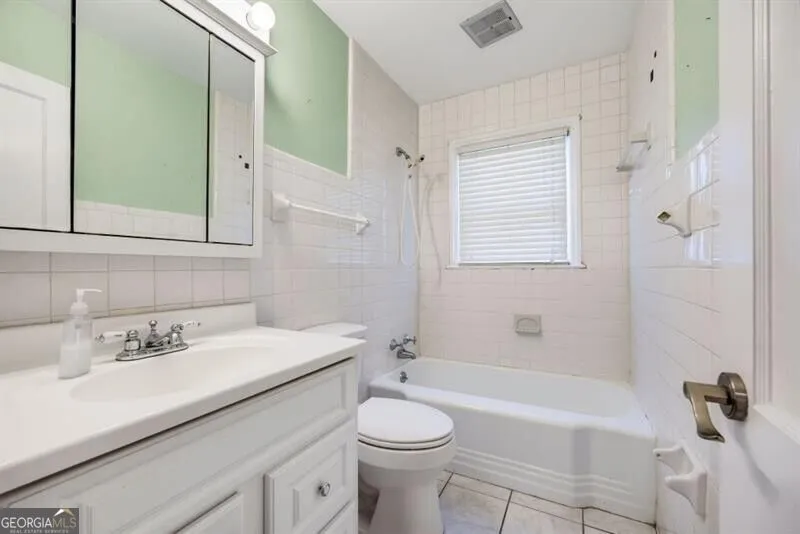 1024 Oakdale DR SE Smyrna, GA 30080
