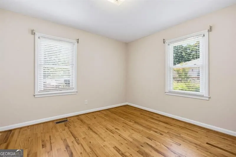 1024 Oakdale DR SE Smyrna, GA 30080