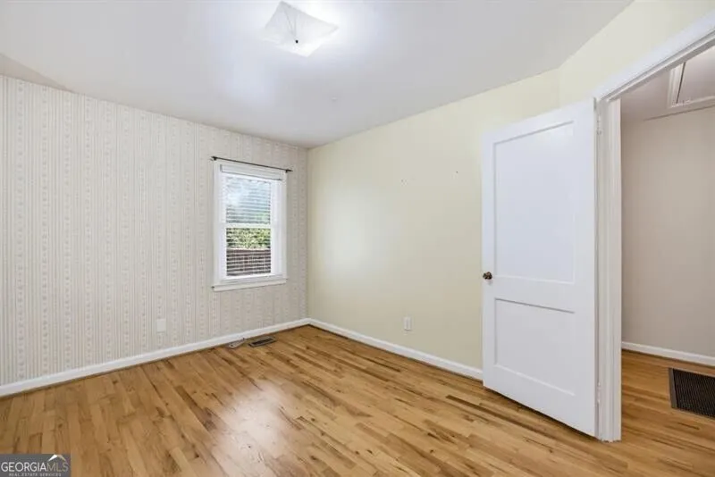1024 Oakdale DR SE Smyrna, GA 30080