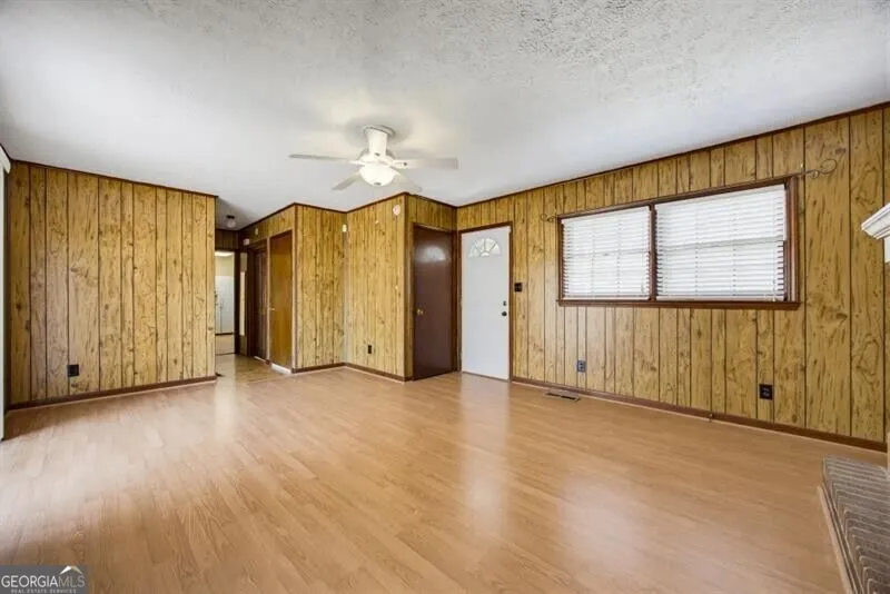 1024 Oakdale DR SE Smyrna, GA 30080