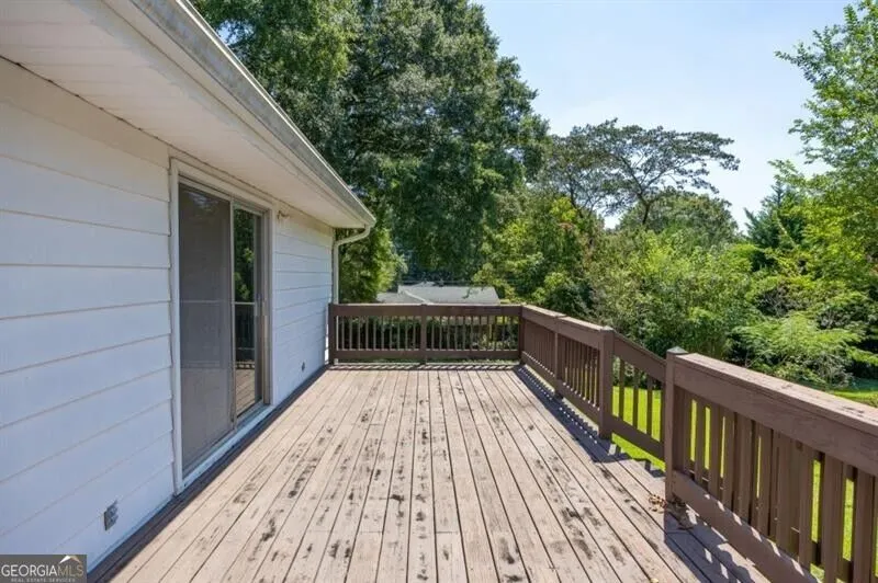 1024 Oakdale DR SE Smyrna, GA 30080