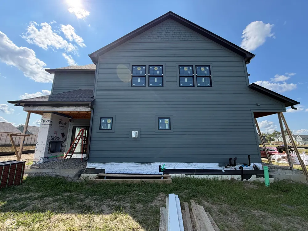 6027 Salisbury Street Zionsville, IN 46077