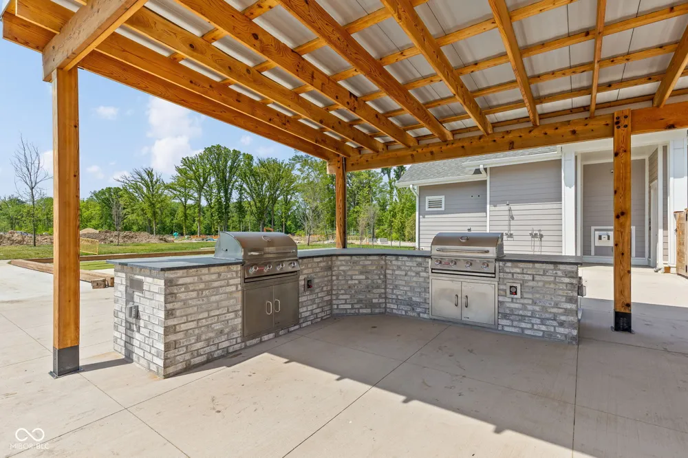 6027 Salisbury Street Zionsville, IN 46077