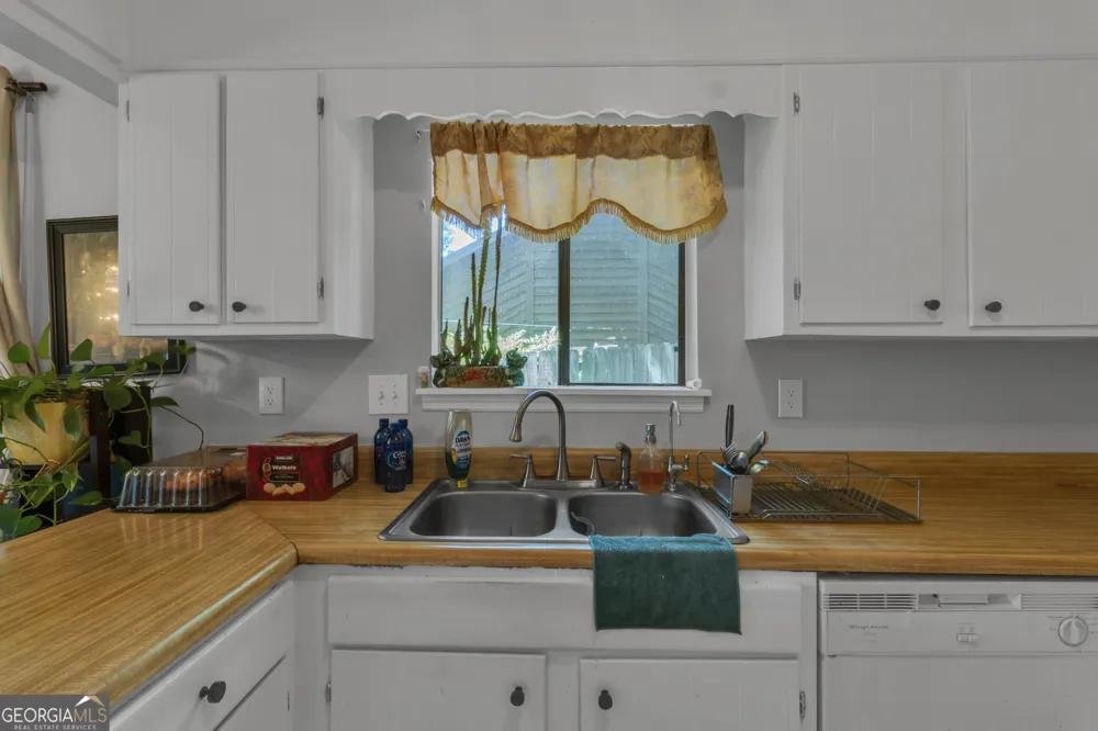 1462 Country Downs DR Norcross, GA 30093