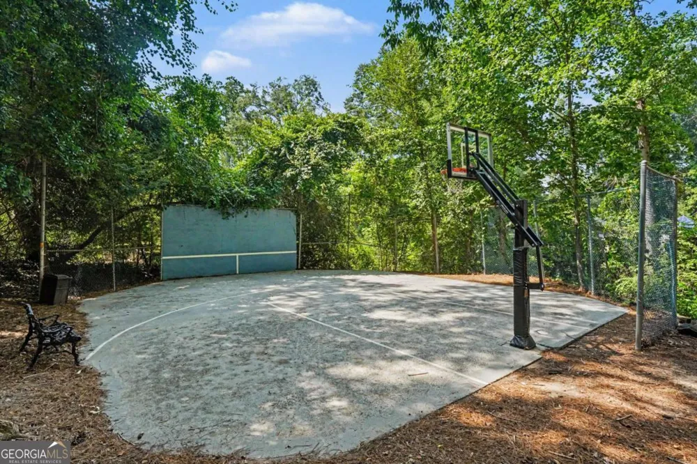 6415 River Chase CIR Sandy Springs, GA 30328