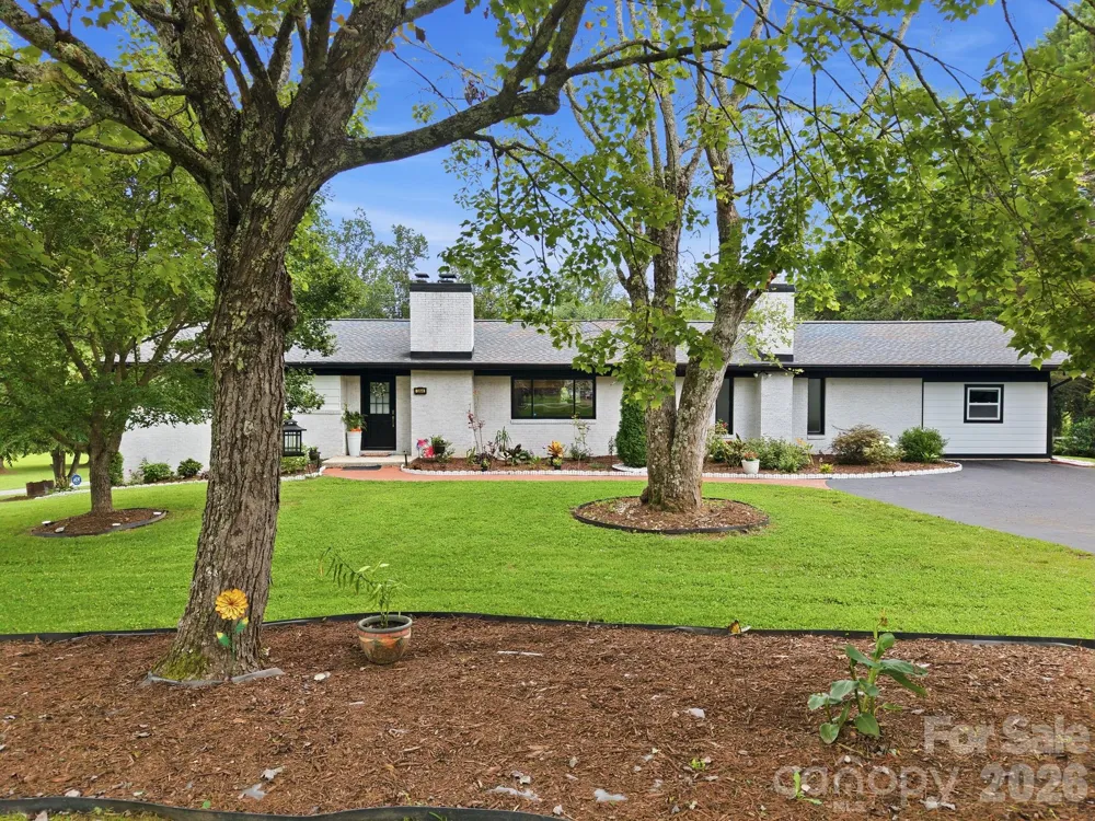 364 Pace Road Hendersonville, NC 28792
