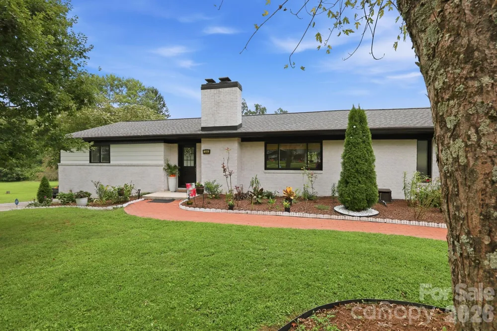 364 Pace Road Hendersonville, NC 28792