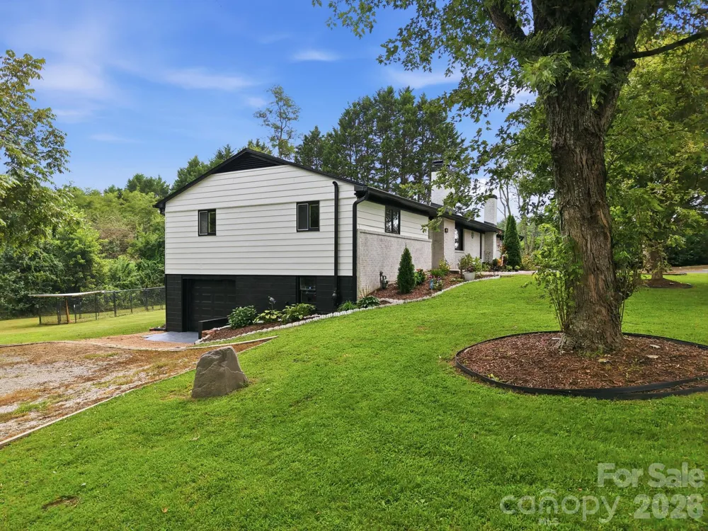 364 Pace Road Hendersonville, NC 28792