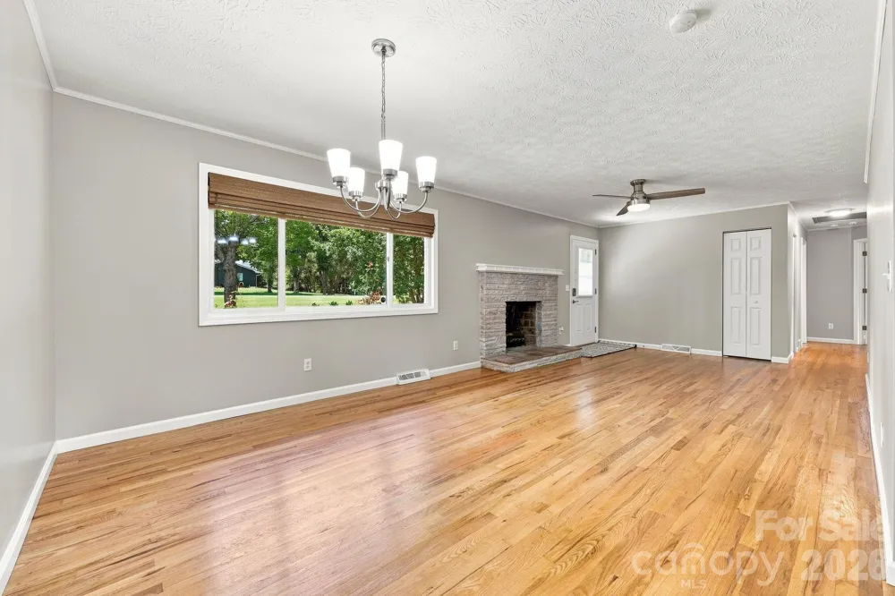 364 Pace Road Hendersonville, NC 28792