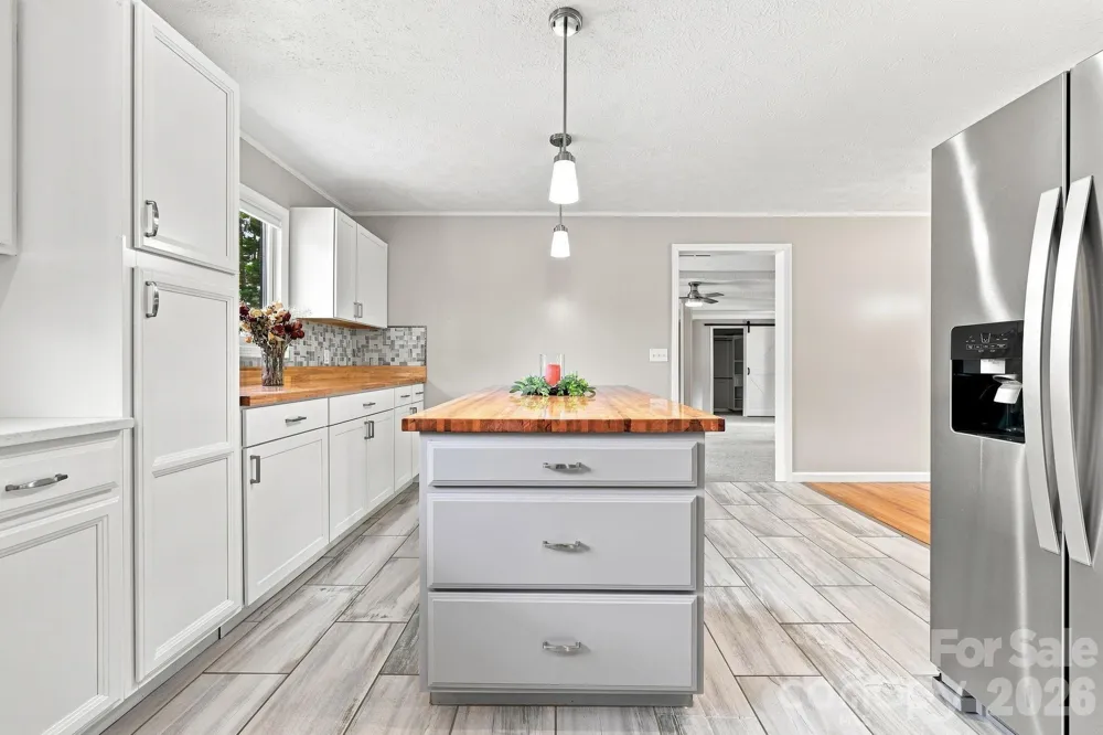 364 Pace Road Hendersonville, NC 28792