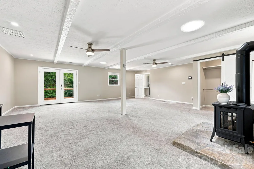 364 Pace Road Hendersonville, NC 28792