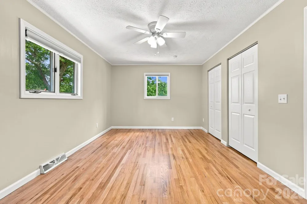 364 Pace Road Hendersonville, NC 28792