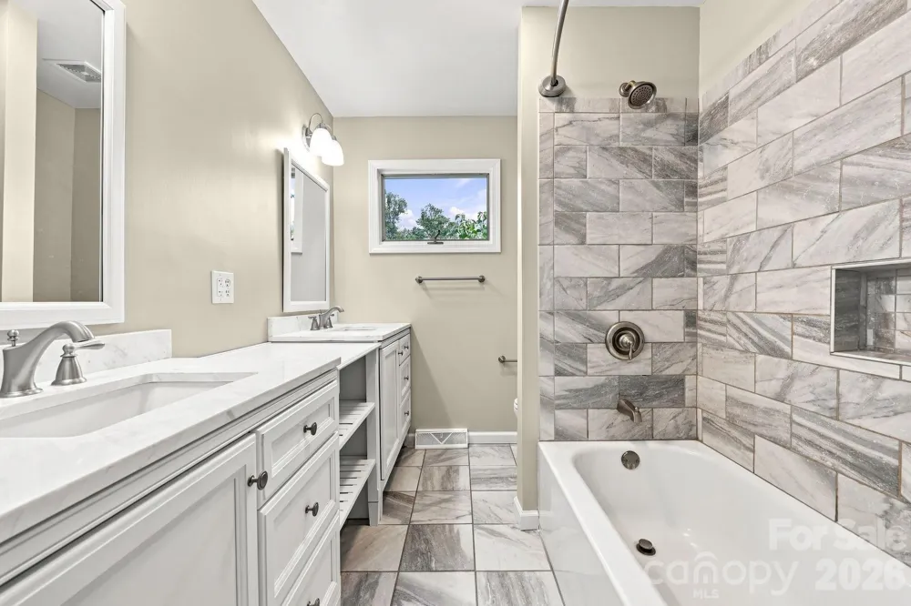 364 Pace Road Hendersonville, NC 28792