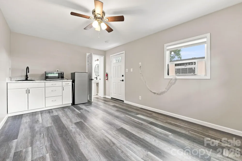 364 Pace Road Hendersonville, NC 28792