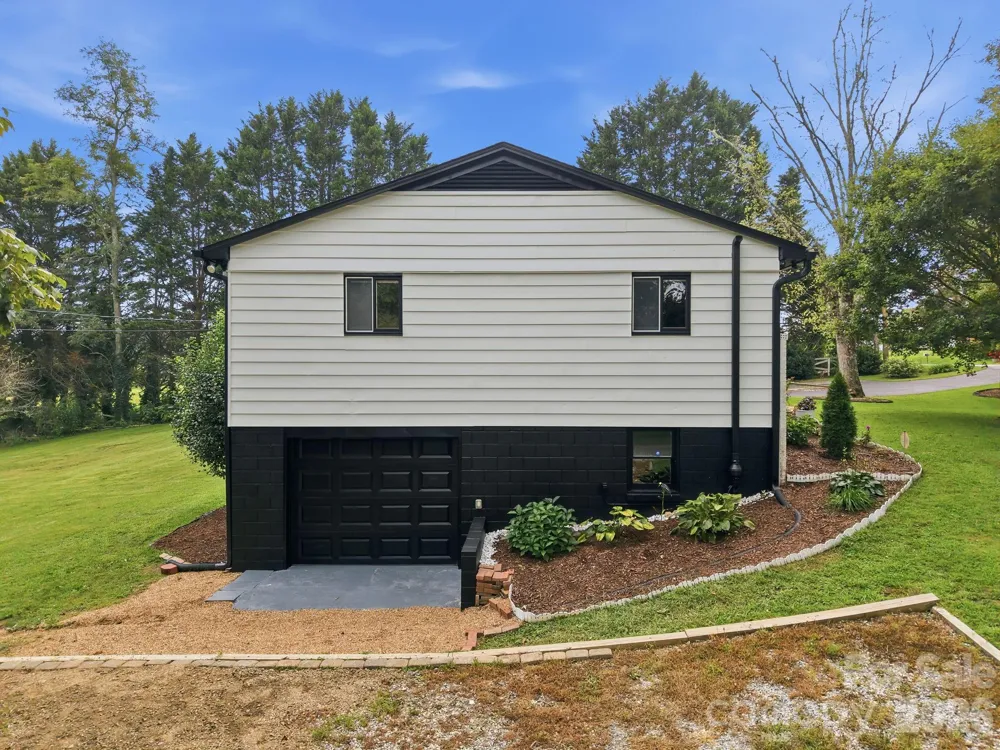 364 Pace Road Hendersonville, NC 28792