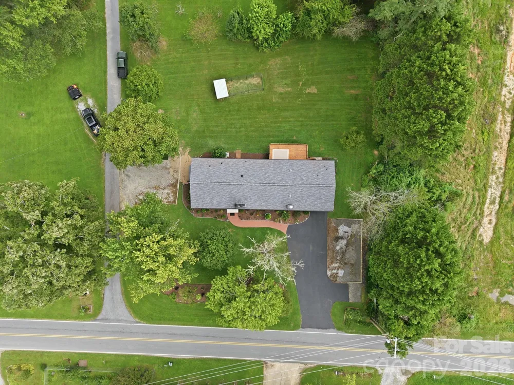 364 Pace Road Hendersonville, NC 28792