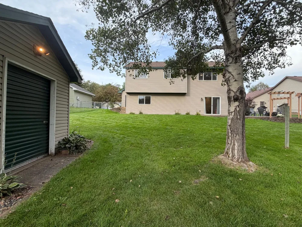 25724 Goldfinch Avenue Wyoming, MN 55092