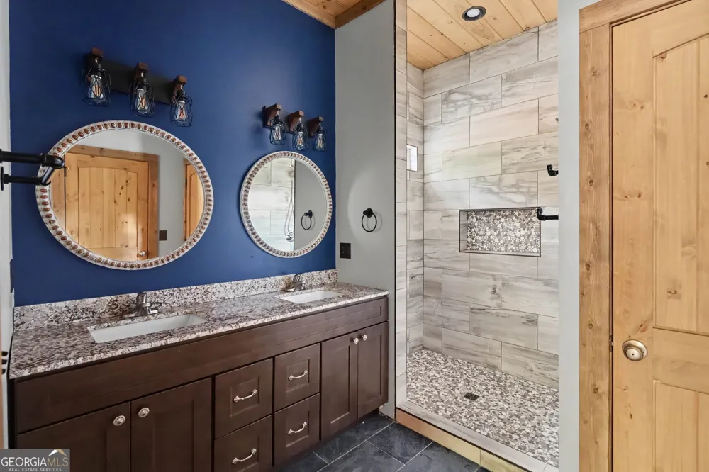 78 Lake Top LN Ellijay, GA 30540
