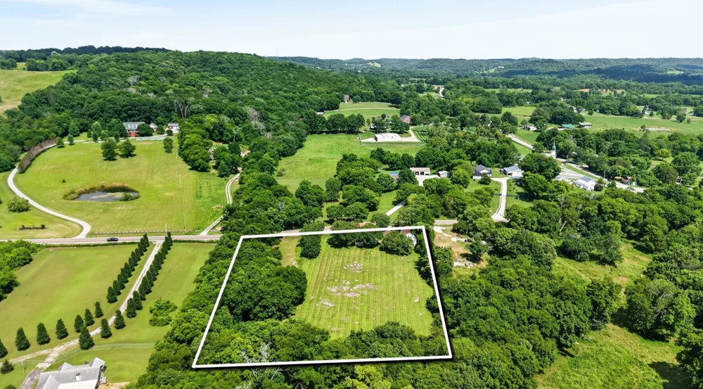 3798 McCandless Rd Columbia, TN 38401