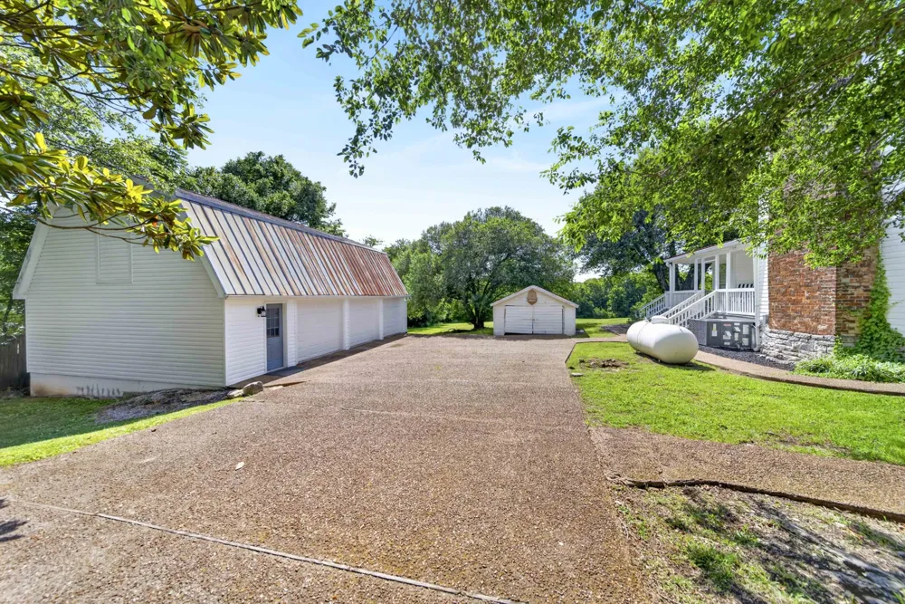 3798 McCandless Rd Columbia, TN 38401