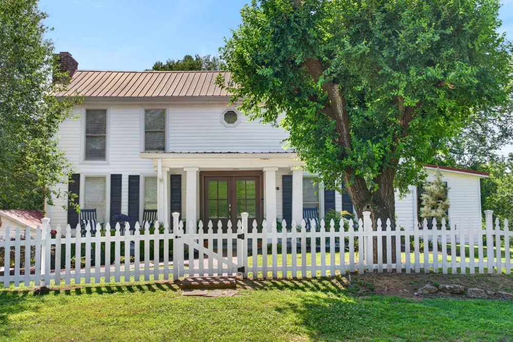 3798 McCandless Rd Columbia, TN 38401