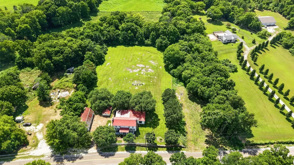 3798 McCandless Rd Columbia, TN 38401