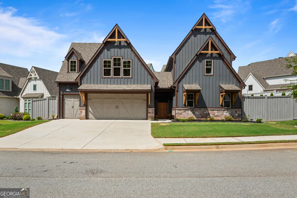 220 Arbor Garden CIR Newnan, GA 30265