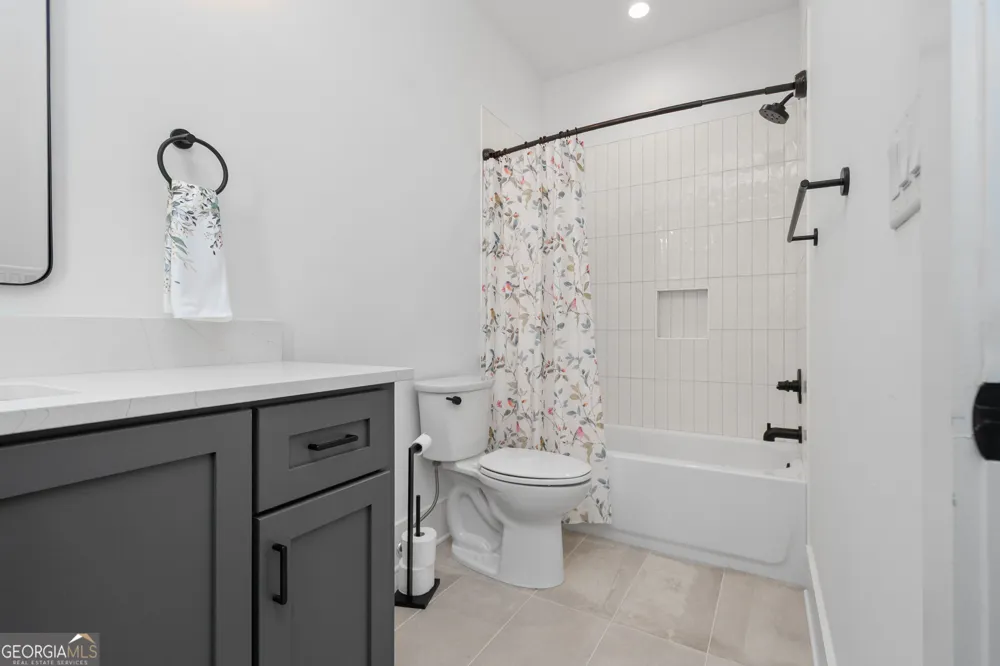 220 Arbor Garden CIR Newnan, GA 30265