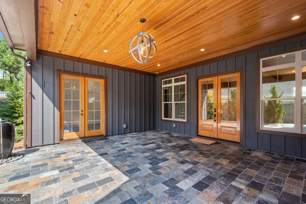 220 Arbor Garden CIR Newnan, GA 30265