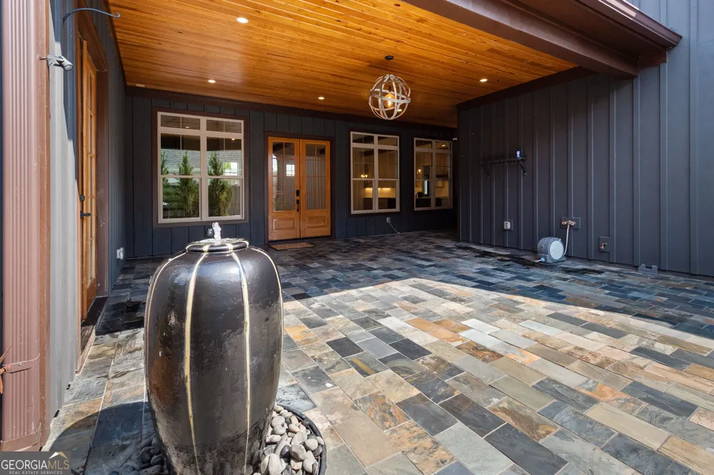 220 Arbor Garden CIR Newnan, GA 30265