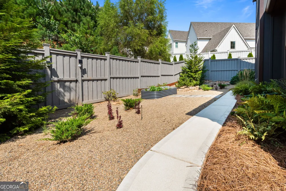 220 Arbor Garden CIR Newnan, GA 30265