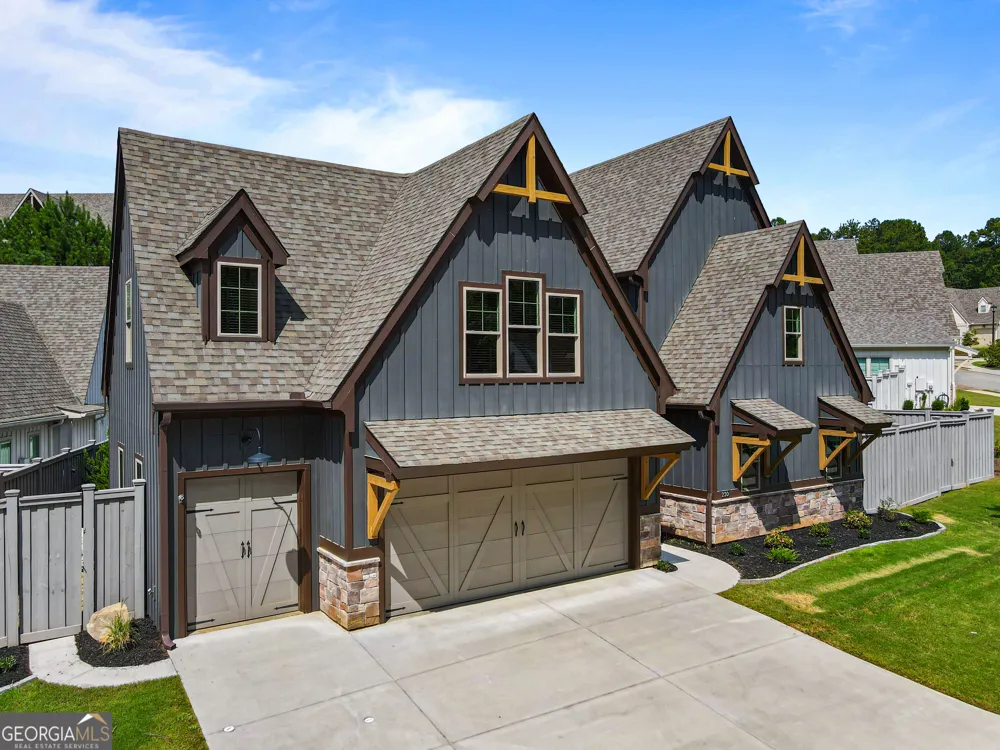 220 Arbor Garden CIR Newnan, GA 30265