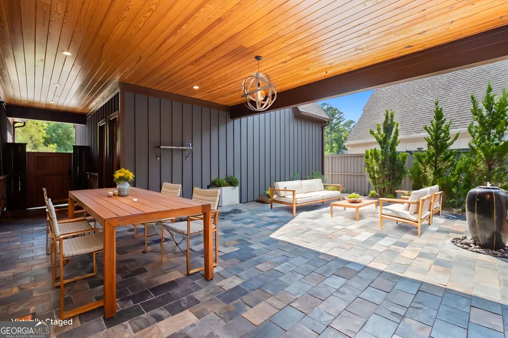 220 Arbor Garden CIR Newnan, GA 30265