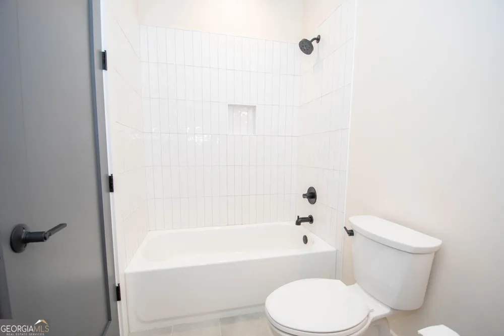 220 Arbor Garden CIR Newnan, GA 30265