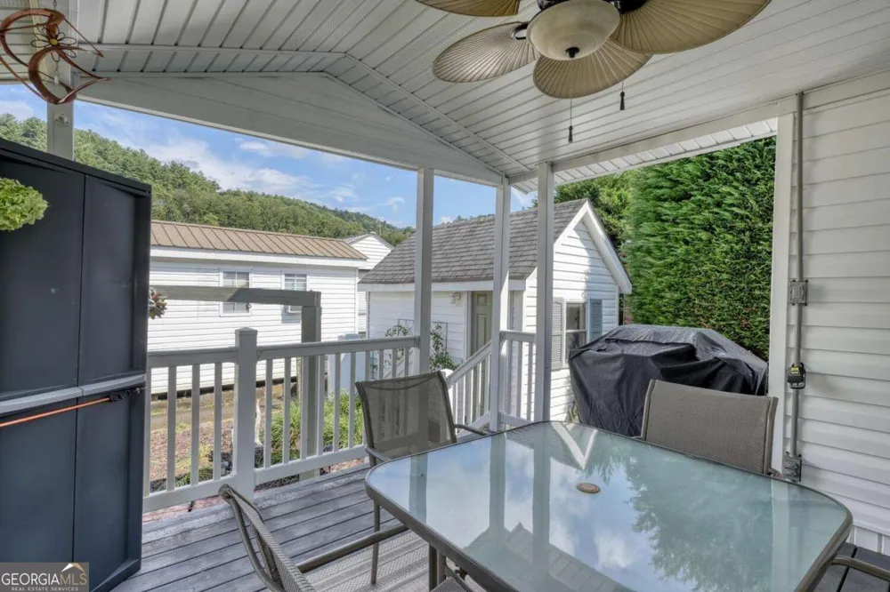 4353 Riverbank RUN Hiawassee, GA 30546