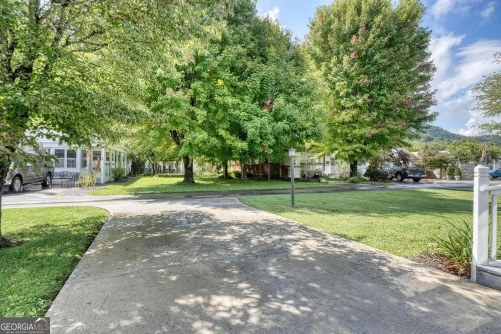4353 Riverbank RUN Hiawassee, GA 30546