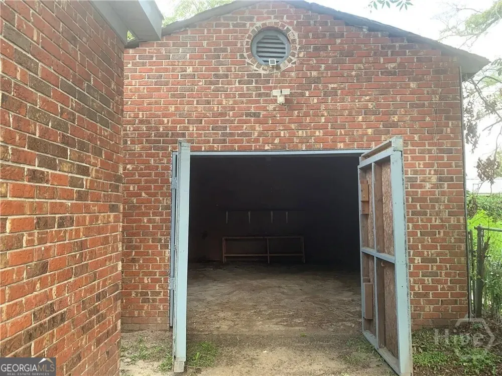 708 E 32nd ST Savannah, GA 31401