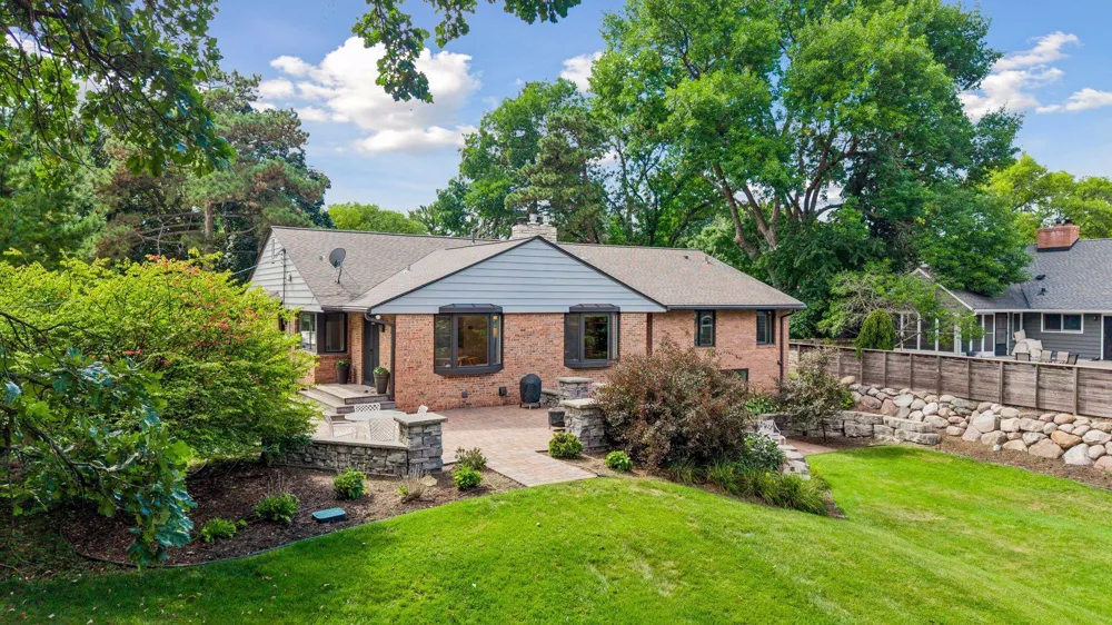 2096 Lower Saint Dennis Road Saint Paul, MN 55116