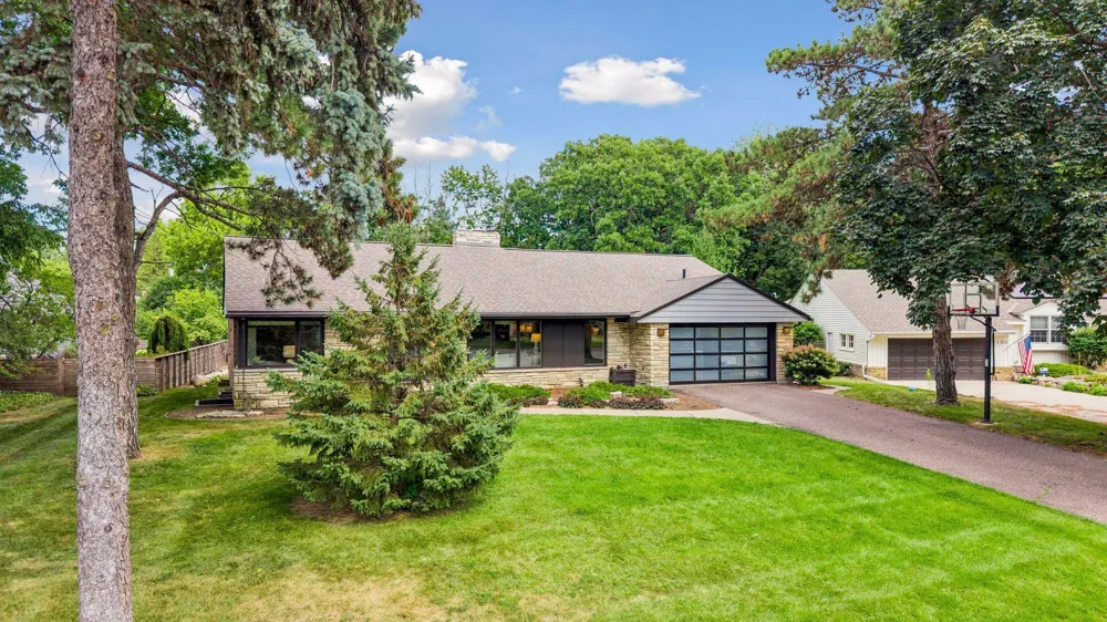 2096 Lower Saint Dennis Road Saint Paul, MN 55116