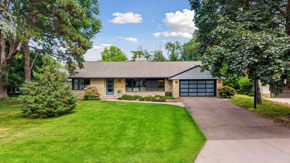 2096 Lower Saint Dennis Road Saint Paul, MN 55116
