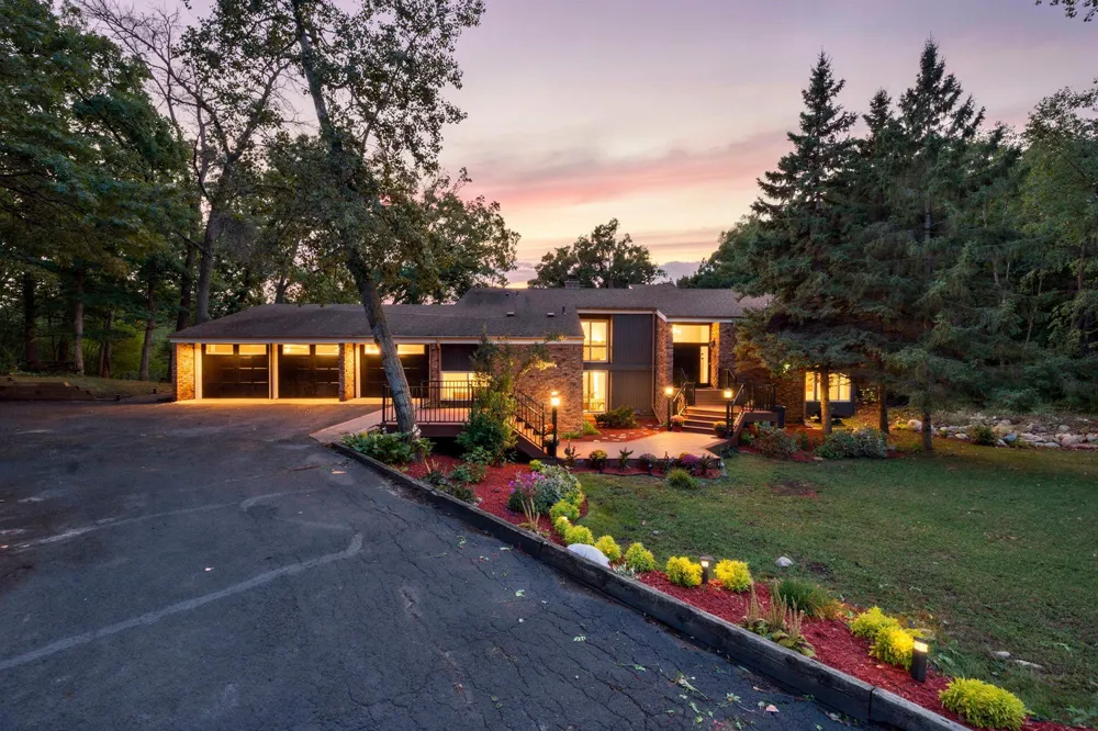 16411 Kingswood Drive Lakeville, MN 55044