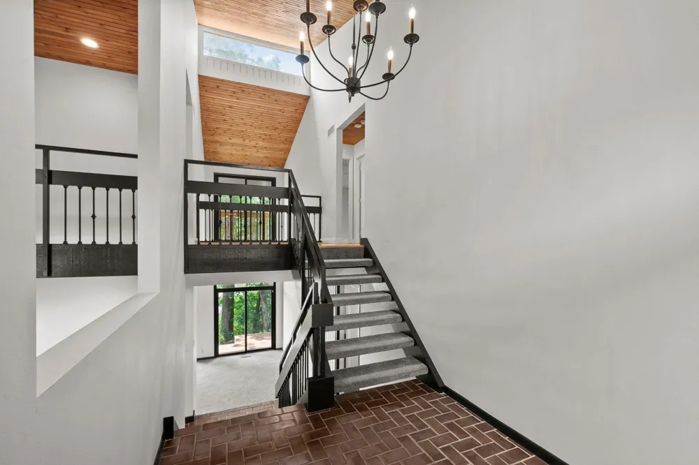 16411 Kingswood Drive Lakeville, MN 55044